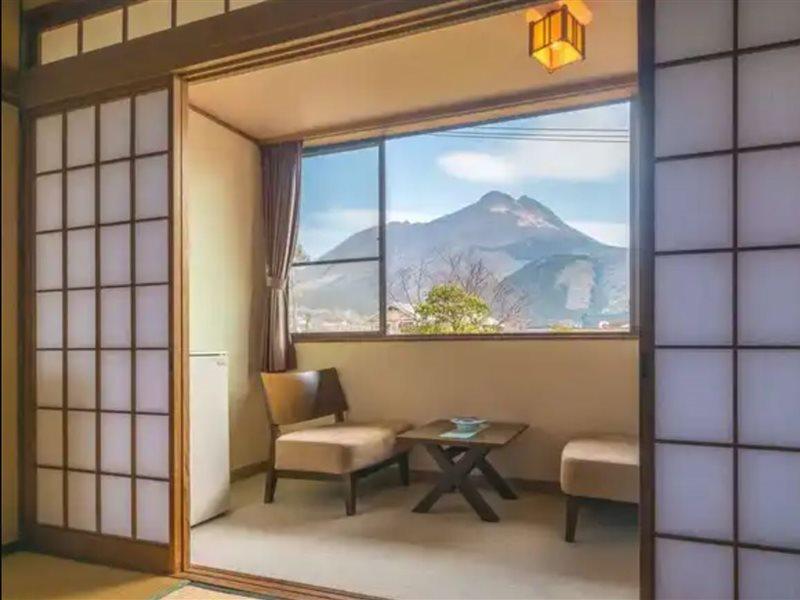 Yufuin Ryokan Tatsumi Hotell Exteriör bild