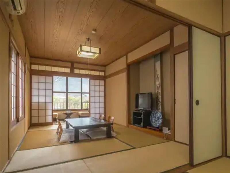 Yufuin Ryokan Tatsumi Hotell Exteriör bild