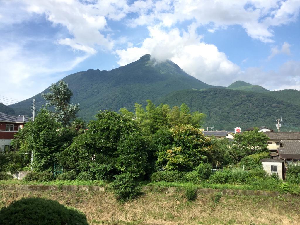 Yufuin Ryokan Tatsumi Hotell Exteriör bild