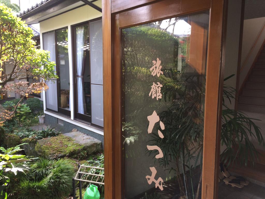 Yufuin Ryokan Tatsumi Hotell Exteriör bild